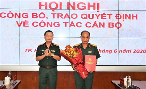Trao quyết định bổ nhiệm Chủ nhiệm Chính trị Quân khu 7