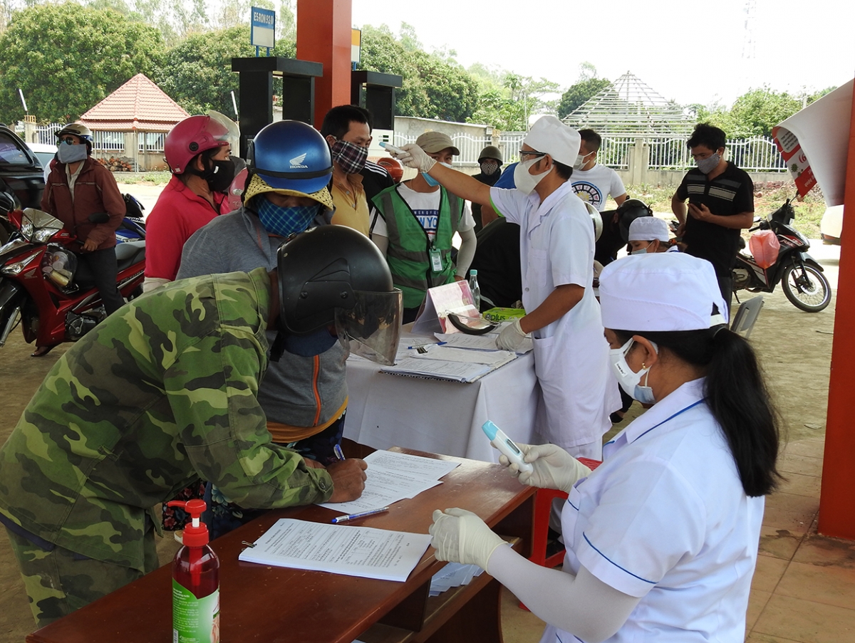 Kon Tum xử phạt 689 trường hợp liên quan đến phòng dịch Covid-19