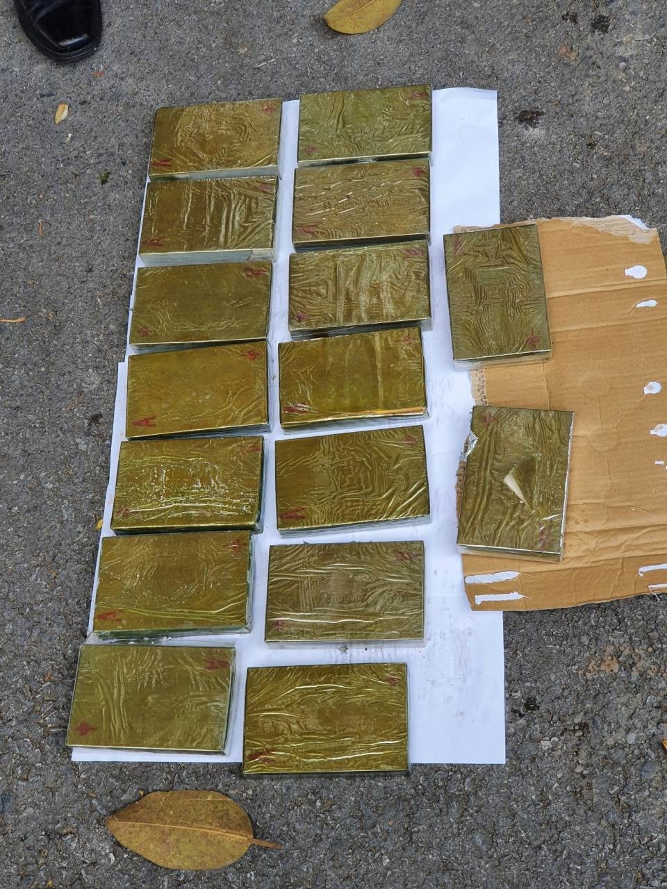 Công an Lạng Sơn bắt 4 đối tượng vận chuyển 16 bánh heroin