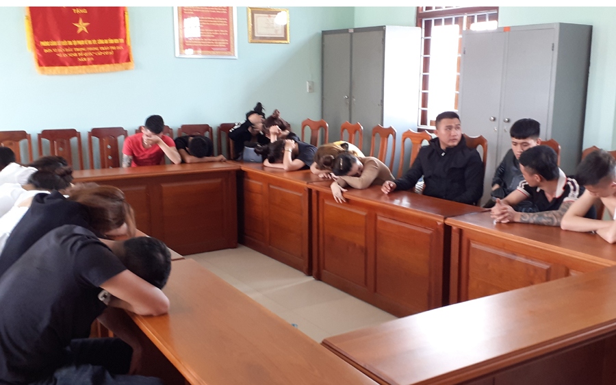 Đột kích khách sạn bắt giữ 18 đối tượng sử dụng trái phép chất ma túy