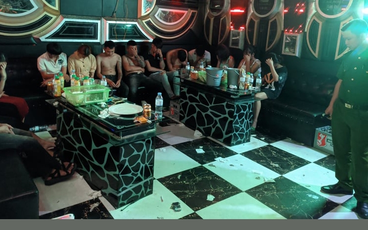 15 thanh niên tụ tập “mở tiệc” ma tuý trong phòng karaoke giữa mùa dịch