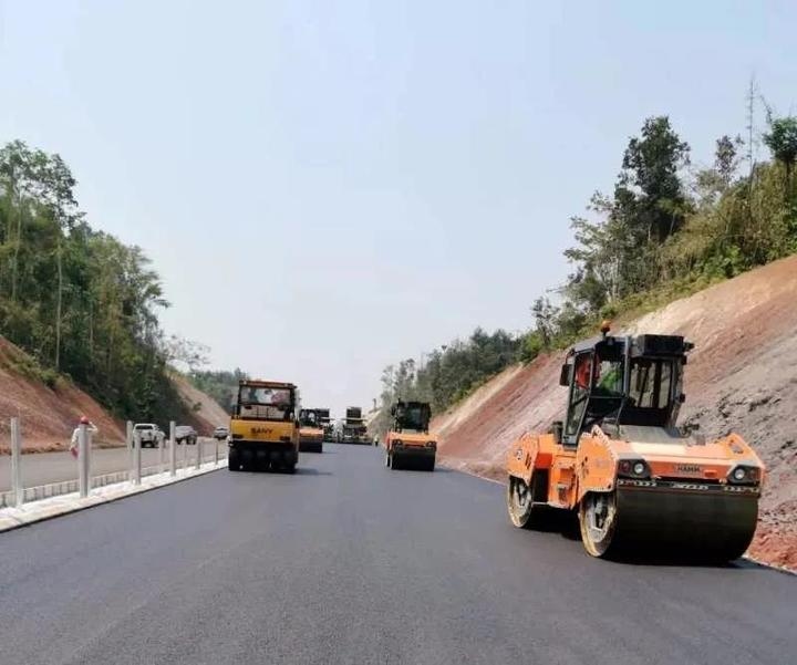 Chính phủ Lào cho phép doanh nghiệp hoạt động trở lại