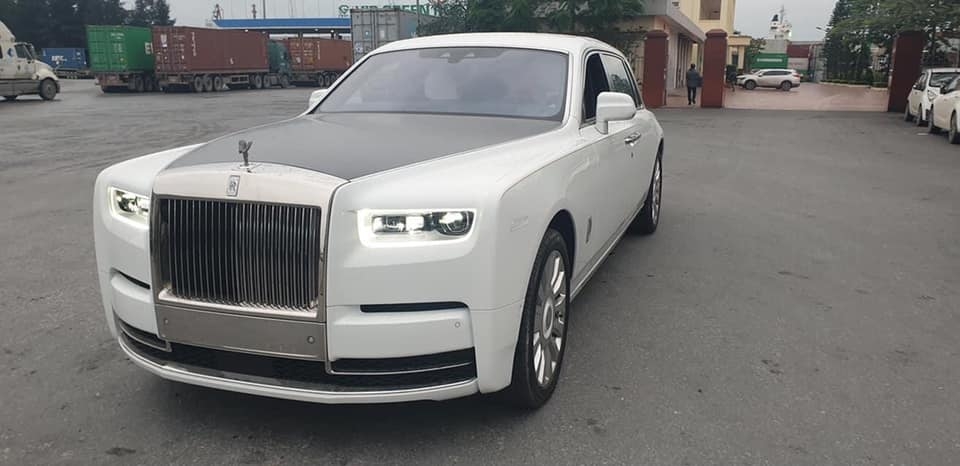 Cận cảnh “hàng hiếm” Rolls-Royce Phantom Tranquillity cập bến Việt Nam