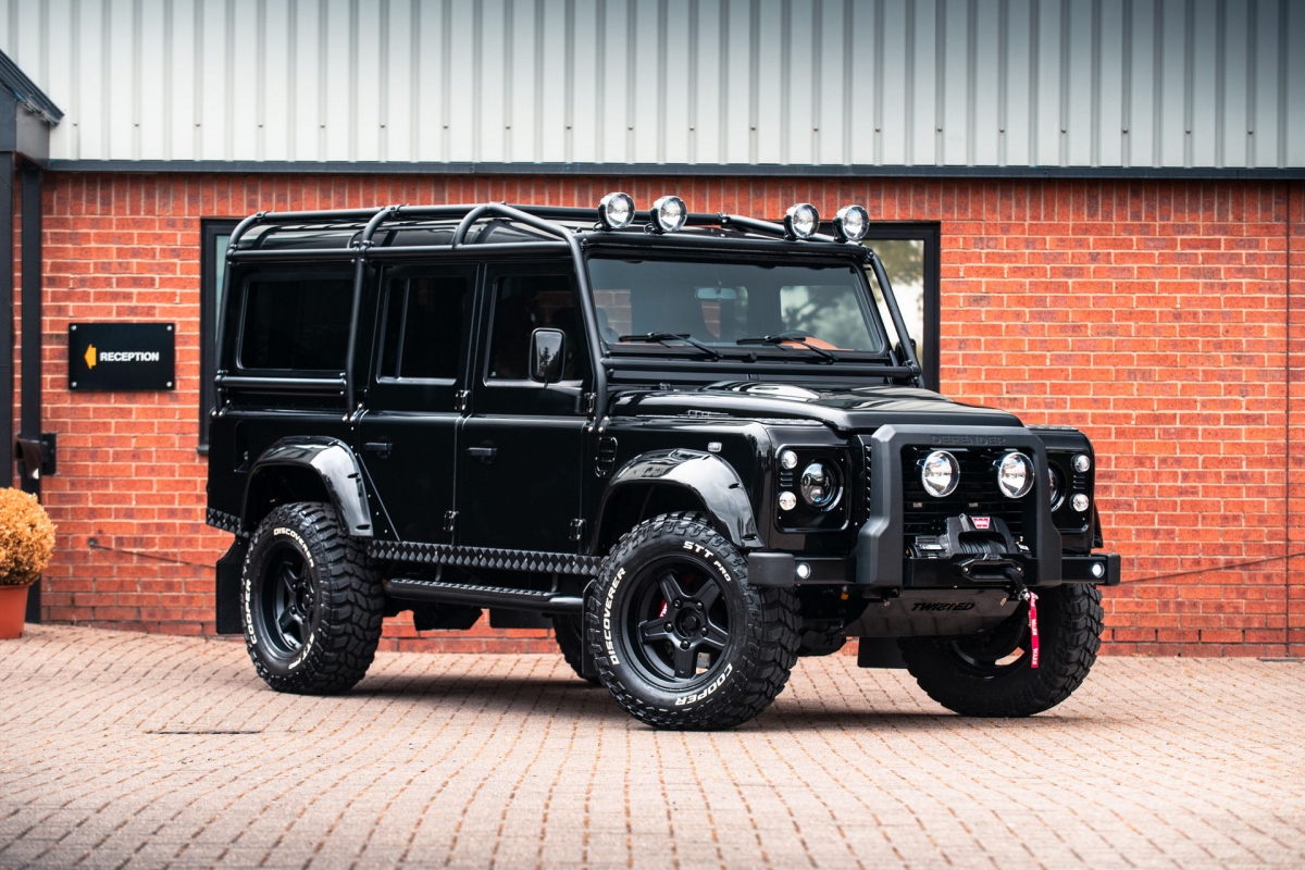 Hãng độ Twisted ra mắt Land Rover Defender LT1 V8 giá 250.000 USD