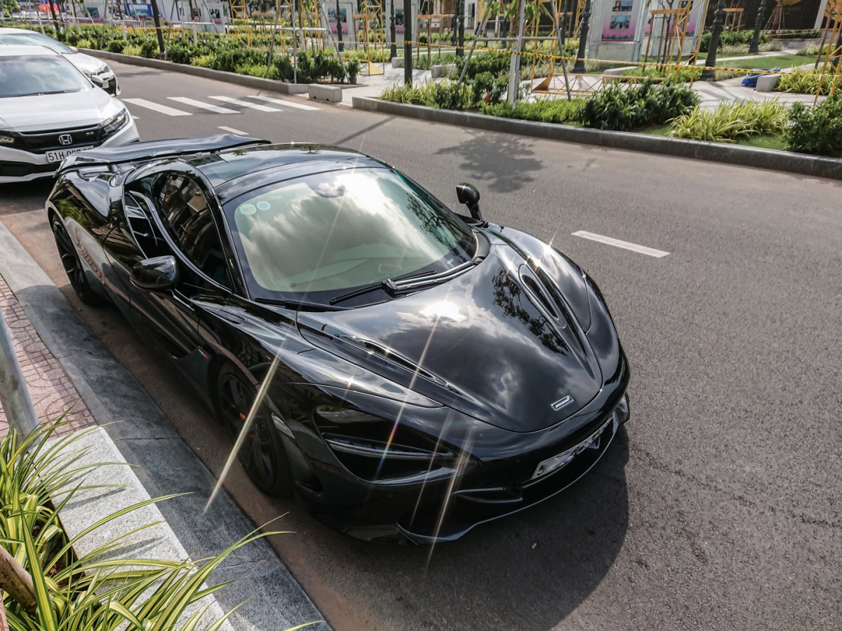 Cận cảnh McLaren 720S Spider màu đen “độc” nhất Việt Nam