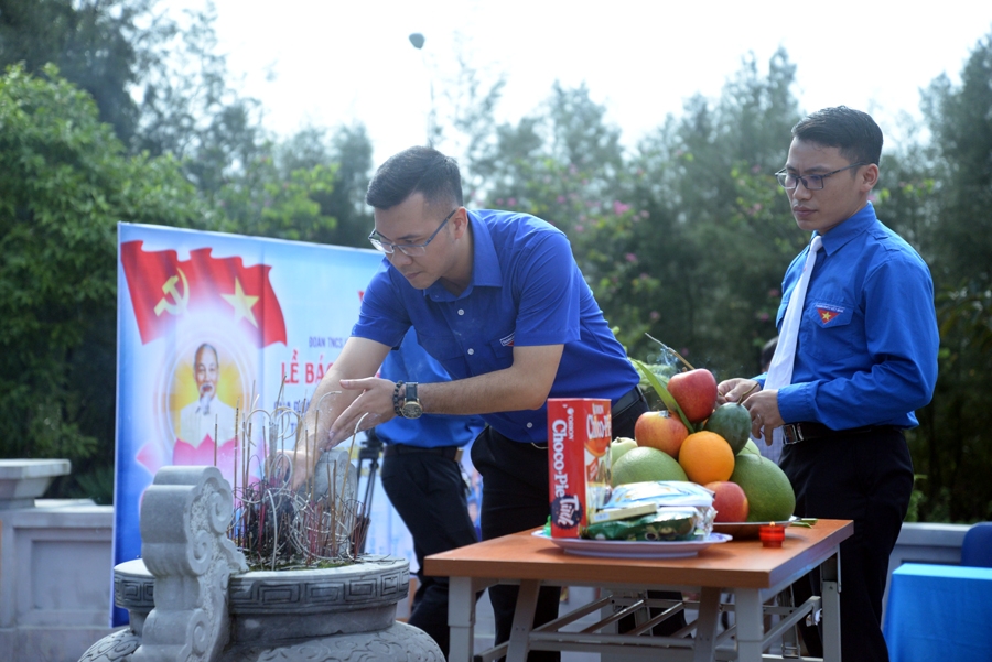 Tuổi trẻ ngành Than báo công dâng Bác