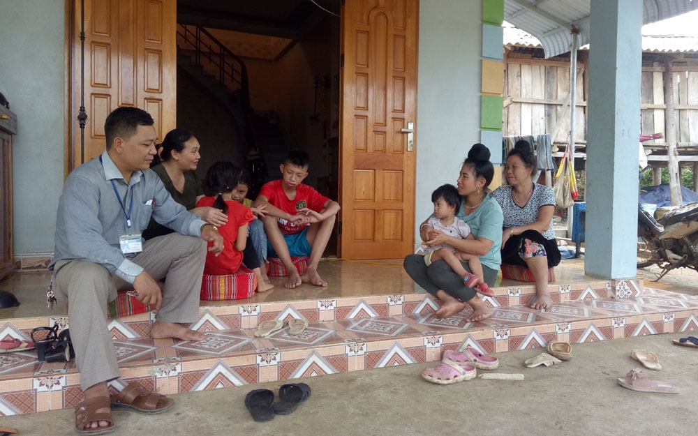 Đến từng bản, rà từng nhà vận động học sinh trở lại lớp