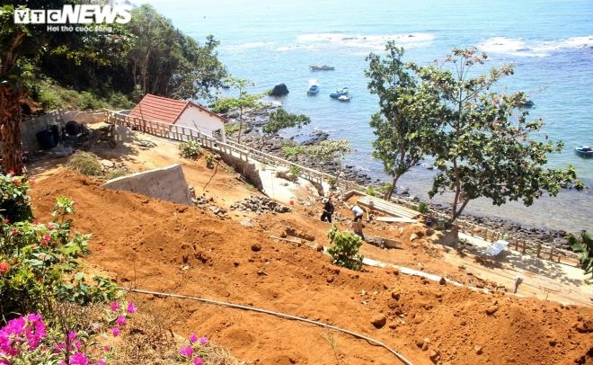 Ảnh: Phá núi, xây kè, dựng hàng quán xâm lấn danh thắng Ba Làng An