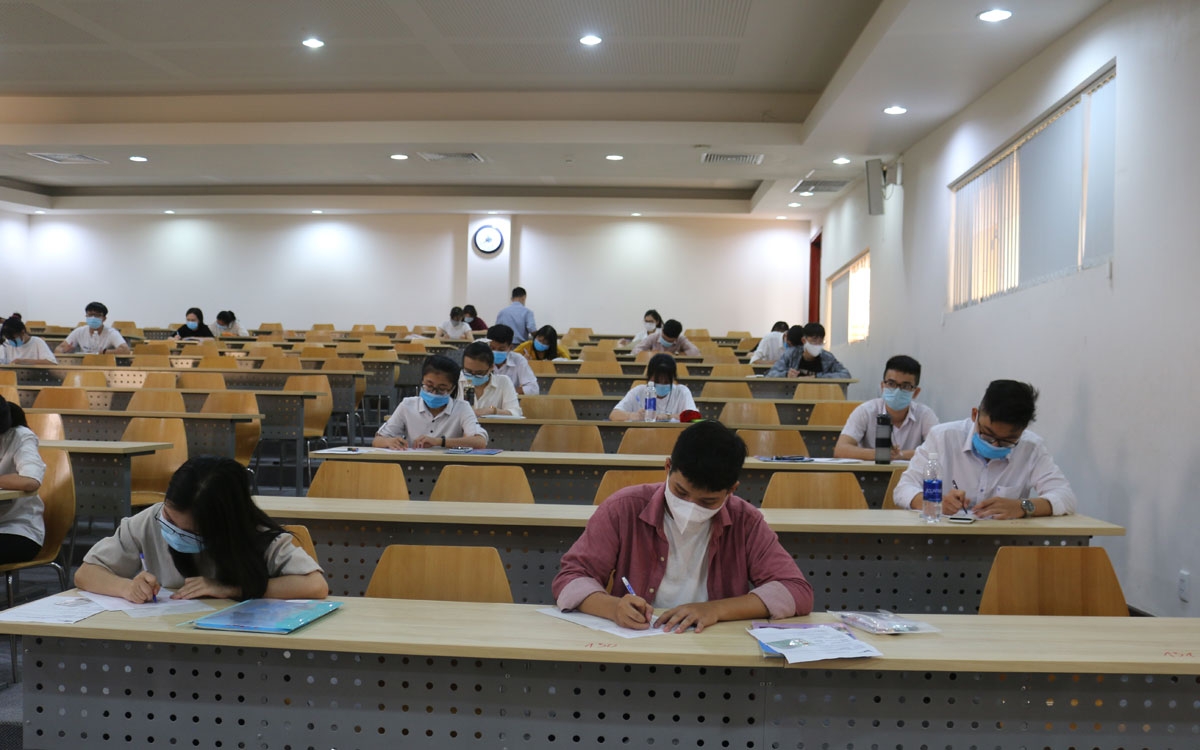 Hơn 40.000 thí sinh ở TP HCM bắt đầu làm bài thi đánh giá năng lực ​