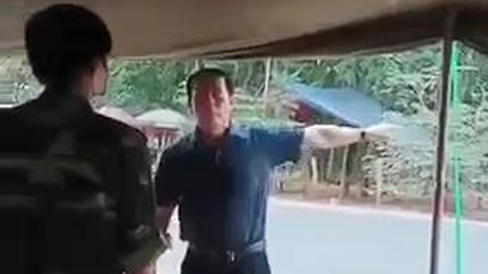 Lãnh đạo huyện “nổi nóng” khi bị kiểm tra Covid-19: Nêu gương ở đâu?