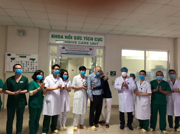 Bệnh nhân người Anh (BN28) xuất viện về nước ngay trong đêm