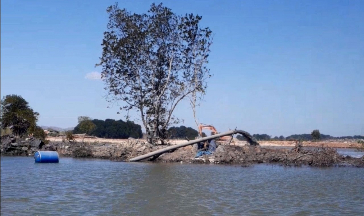 Hơn 20 hộ dân xóm Dòng Than bị ảnh hưởng do thi công cảng nội địa