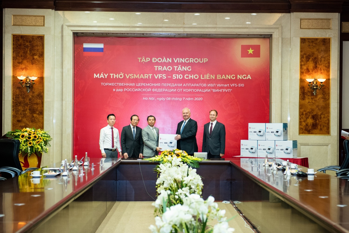 Vingroup trao tặng 1.000 máy thở cho Nga, Ukraine và Singapore