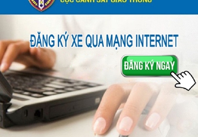 Những người đầu tiên nhận biển số ngay khi đăng ký xe qua mạng