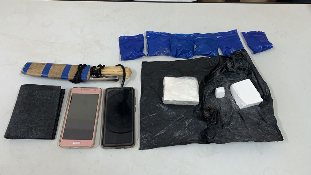 Bắt đối tượng vận chuyển lượng lớn ma túy thủ sẵn dao nhọn