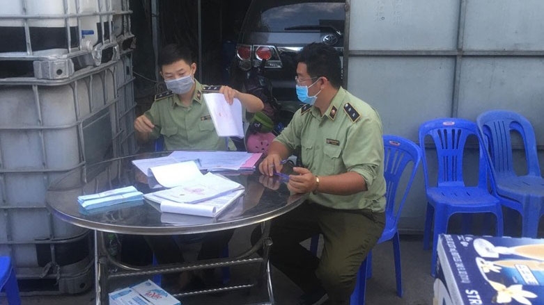 Công an phát hiện kho cất giấu bia ngoại, sữa hộp nghi nhập lậu