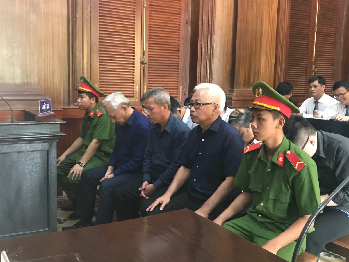 Nói lời sau cùng, bị cáo Trần Phương Bình xin lỗi cấp dưới