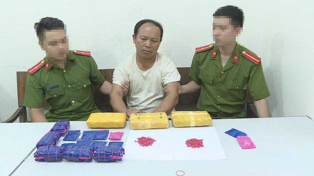 Bắt đối tượng vận chuyển thuê 30.000 viên ma túy tổng hợp
