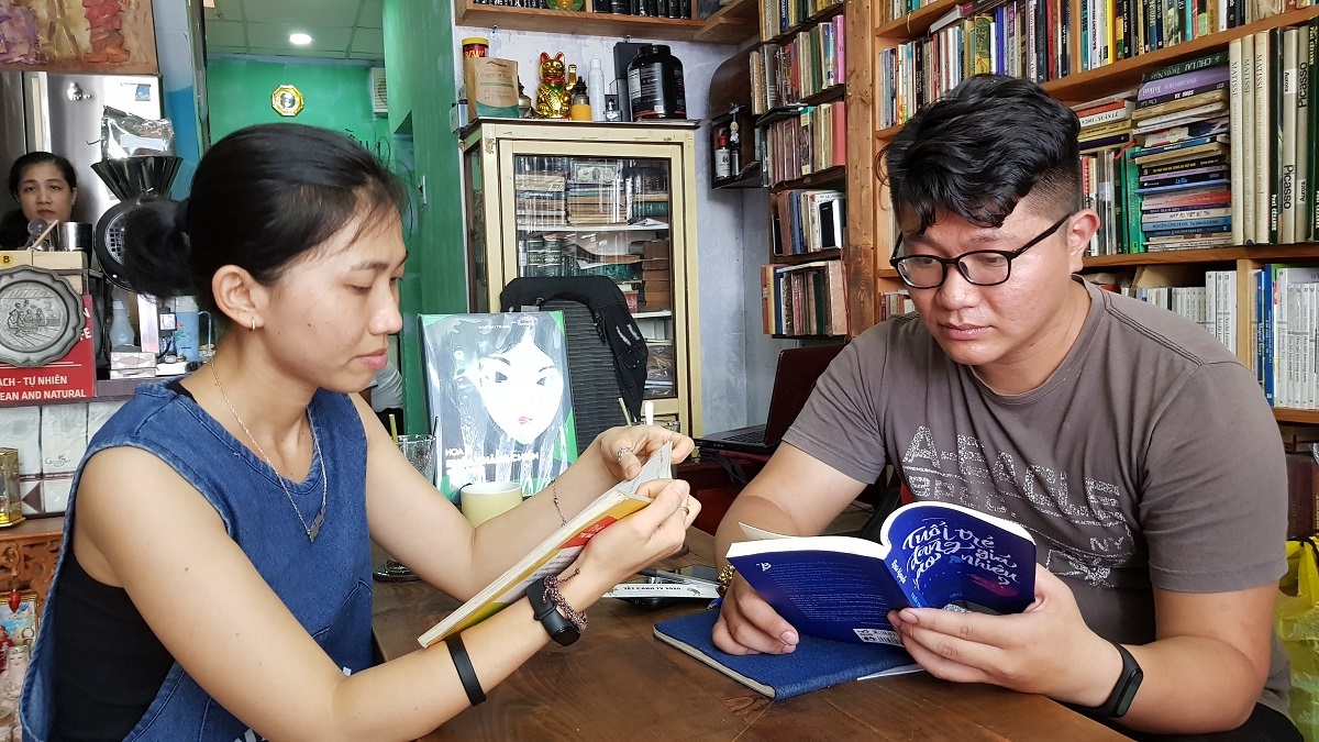 Độc đáo quán “Uống cà-phê trả tiền bằng sách”