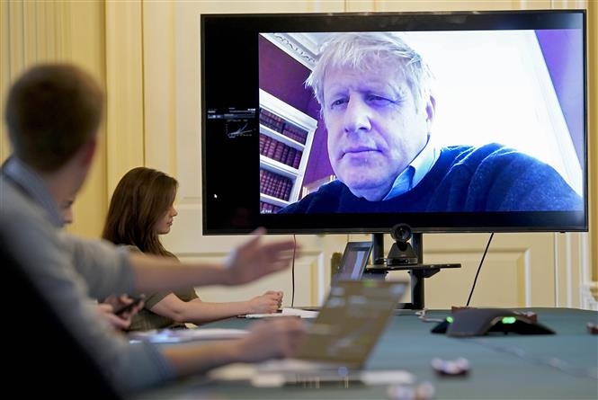 Thủ tướng Anh Boris Johnson chưa phải dùng máy thở