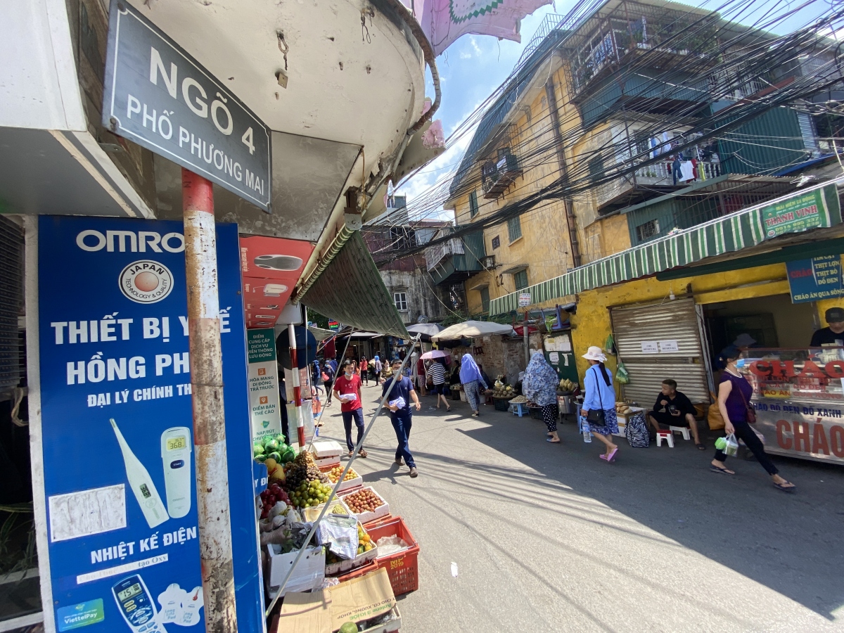 Sân chung của các khu tập thể ở Hà Nội bị các hộ kinh doanh “bức tử”