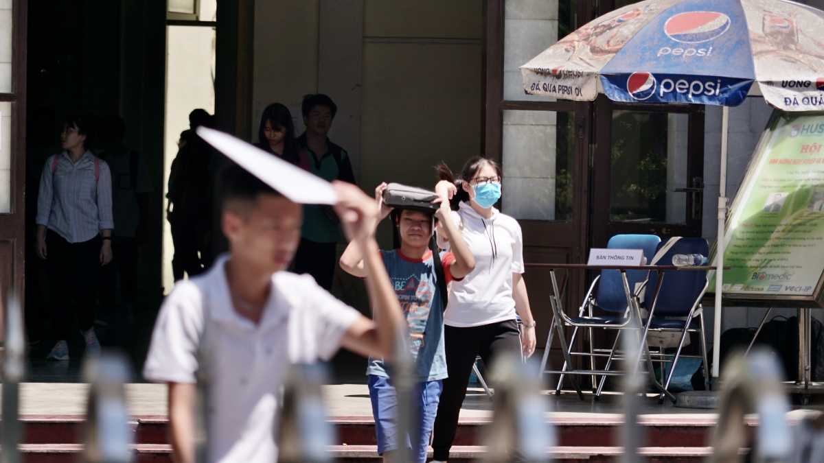 Chi tiết đề thi chuyên Lý Khoa học Tự nhiên