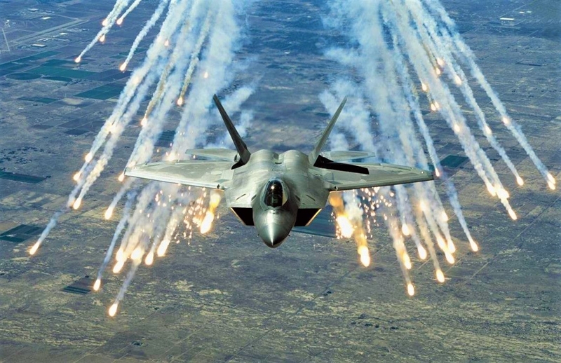 Mỹ nâng cấp vũ khí, biến “chim ăn thịt” F-22 thành “sát thủ đáng gờm”