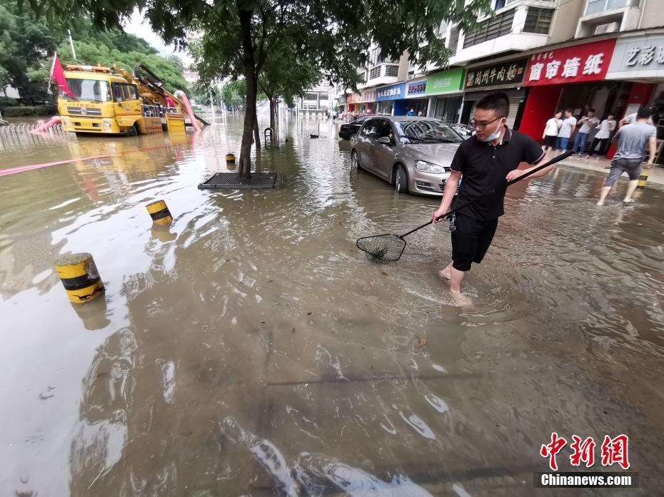 Trung Quốc tiếp tục cảnh báo mưa lớn ngày thứ 30 liên tiếp