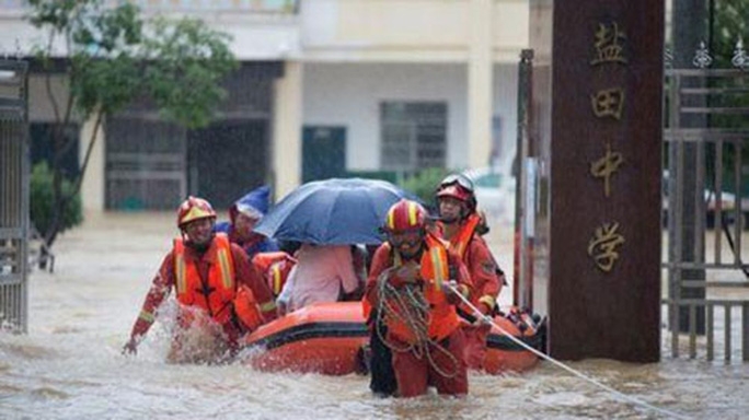 Lũ lụt lớn chưa từng có hoành hành tại Trung Quốc và Nhật Bản