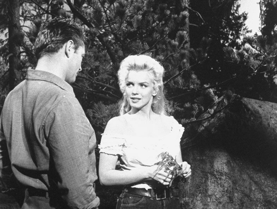 Học cách Marilyn Monroe, Jane Fonda, Brigitte Bardot... phối đồ với denim