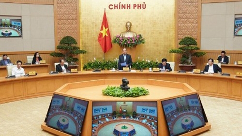 Covid-19: “Đánh một trận rồi về cày ruộng” hay “tay cày, tay súng”?
