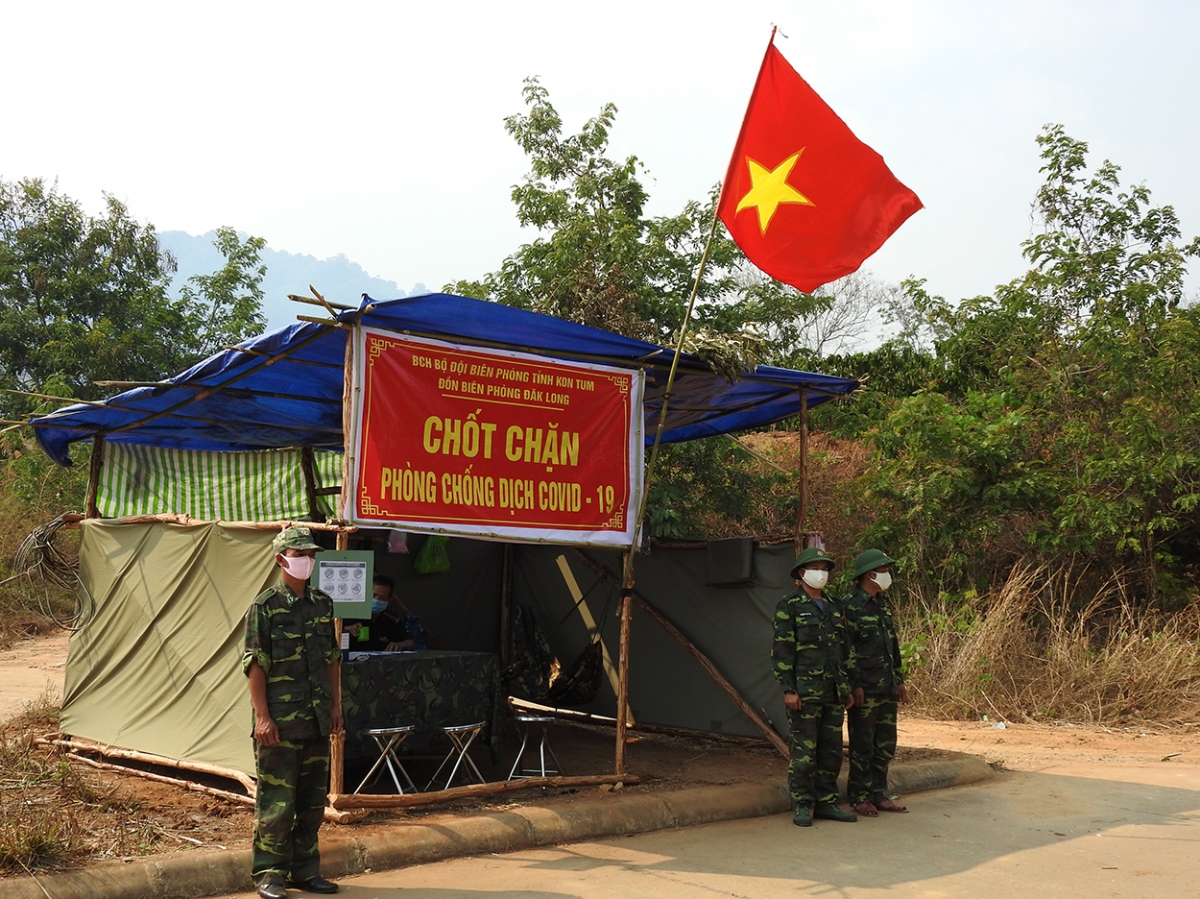 Cảnh báo tình trạng người dân qua lại biên giới khai thác ươi rừng