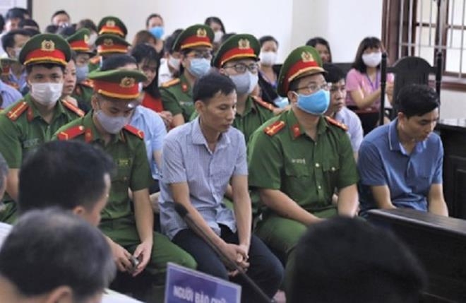 Phụ huynh nhờ nâng điểm liên tục nói 'không biết” khiến HĐXX cạn lời