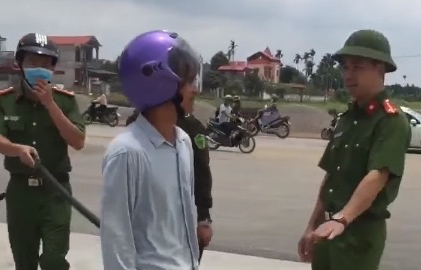 Không trả tiền xăng, 1 đối tượng dùng dao đe dọa người bán