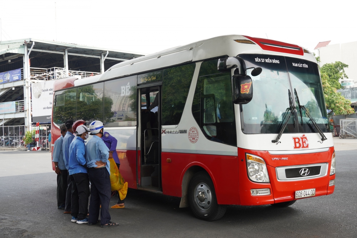 Ngày đầu hoạt động trở lại, 2 bến xe lớn nhất TPHCM vắng khách