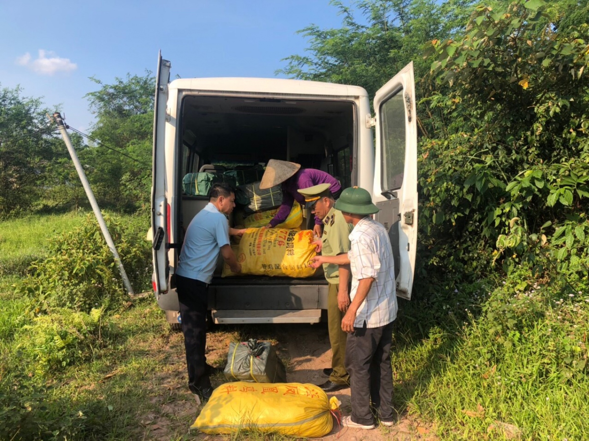 Quảng Ninh tiêu hủy 2 tấn chân gà, móng chân lợn nhập lậu