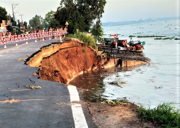 An Giang di dời khẩn cấp 27 hộ dân trong vùng sạt lở nguy hiểm QL91