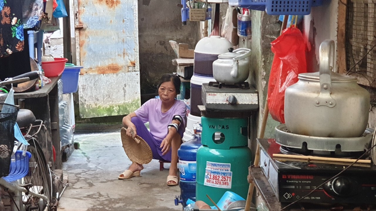 Xóm chạy thận và trăm bề khó khăn những ngày hè đổ lửa