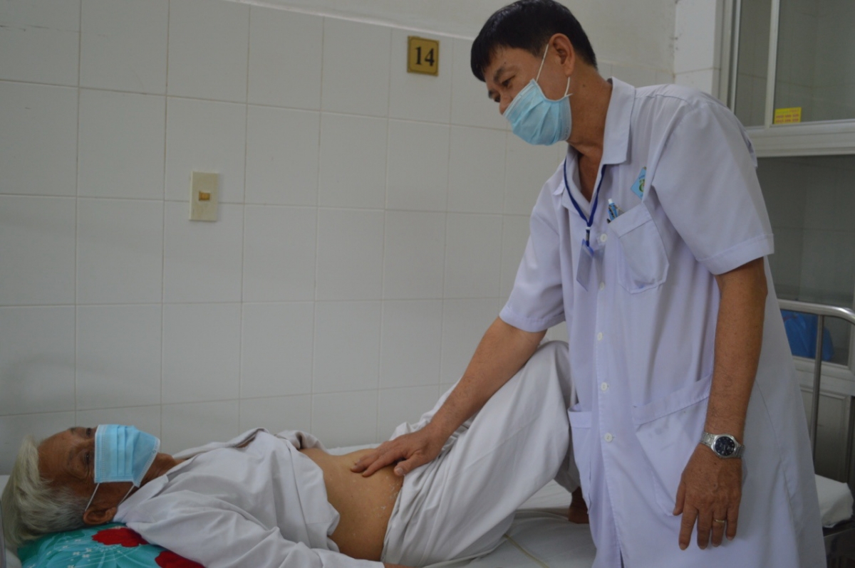 Can thiệp thành công bệnh nhân bị tiểu ra máu nguy kịch ở Cần Thơ