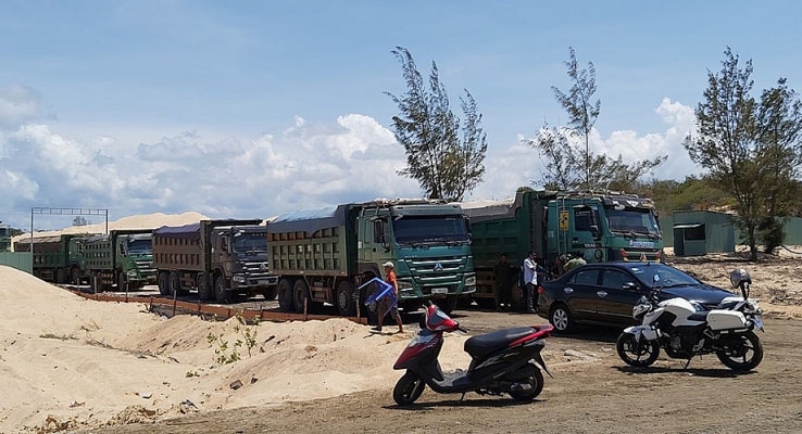 Tịch thu nhiều phương tiện khai thác khoáng sản trái phép