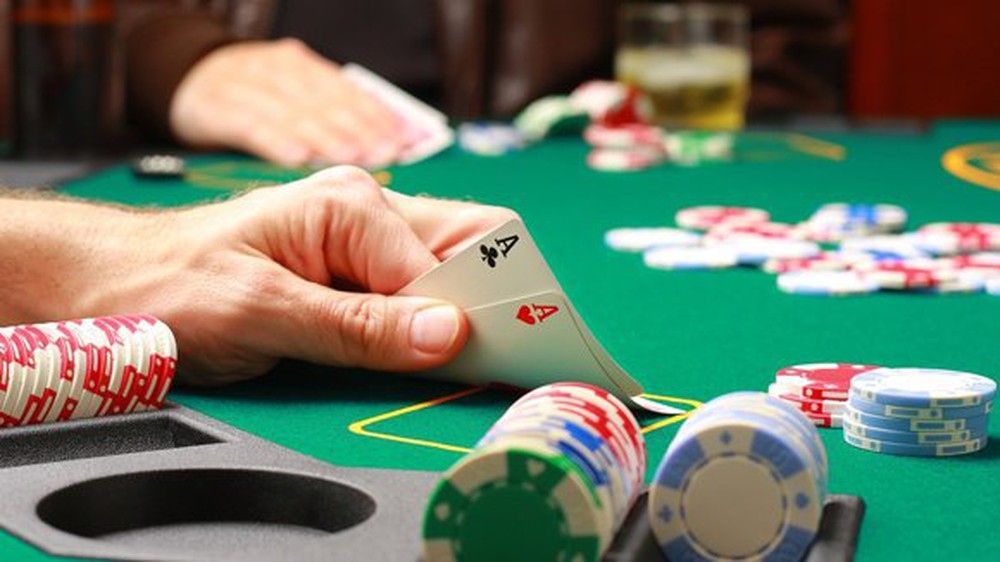 Sòng Poker trong biệt thự ở Sài Gòn