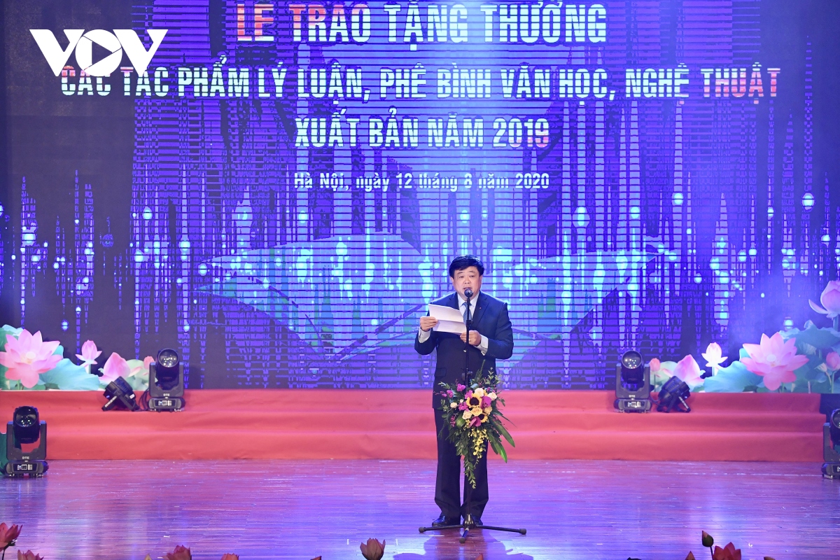toan canh le trao tang thuong cac tac pham ly luan, phe binh vhnt 2019 hinh anh 4