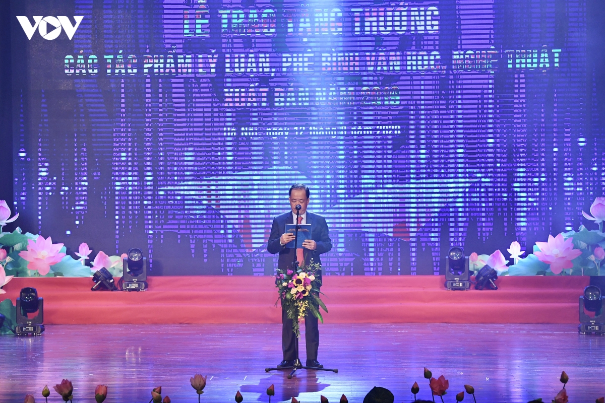 toan canh le trao tang thuong cac tac pham ly luan, phe binh vhnt 2019 hinh anh 5