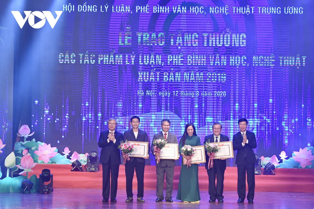 Trao tặng thưởng 15 tác phẩm lý luận, phê bình Văn học Nghệ thuật