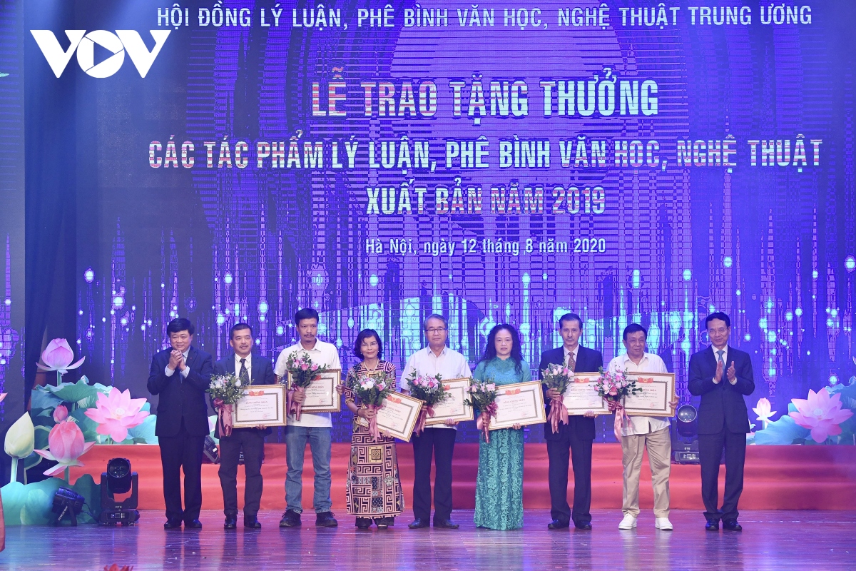 Toàn cảnh Lễ trao tặng thưởng các tác phẩm lý luận, phê bình VHNT 2019