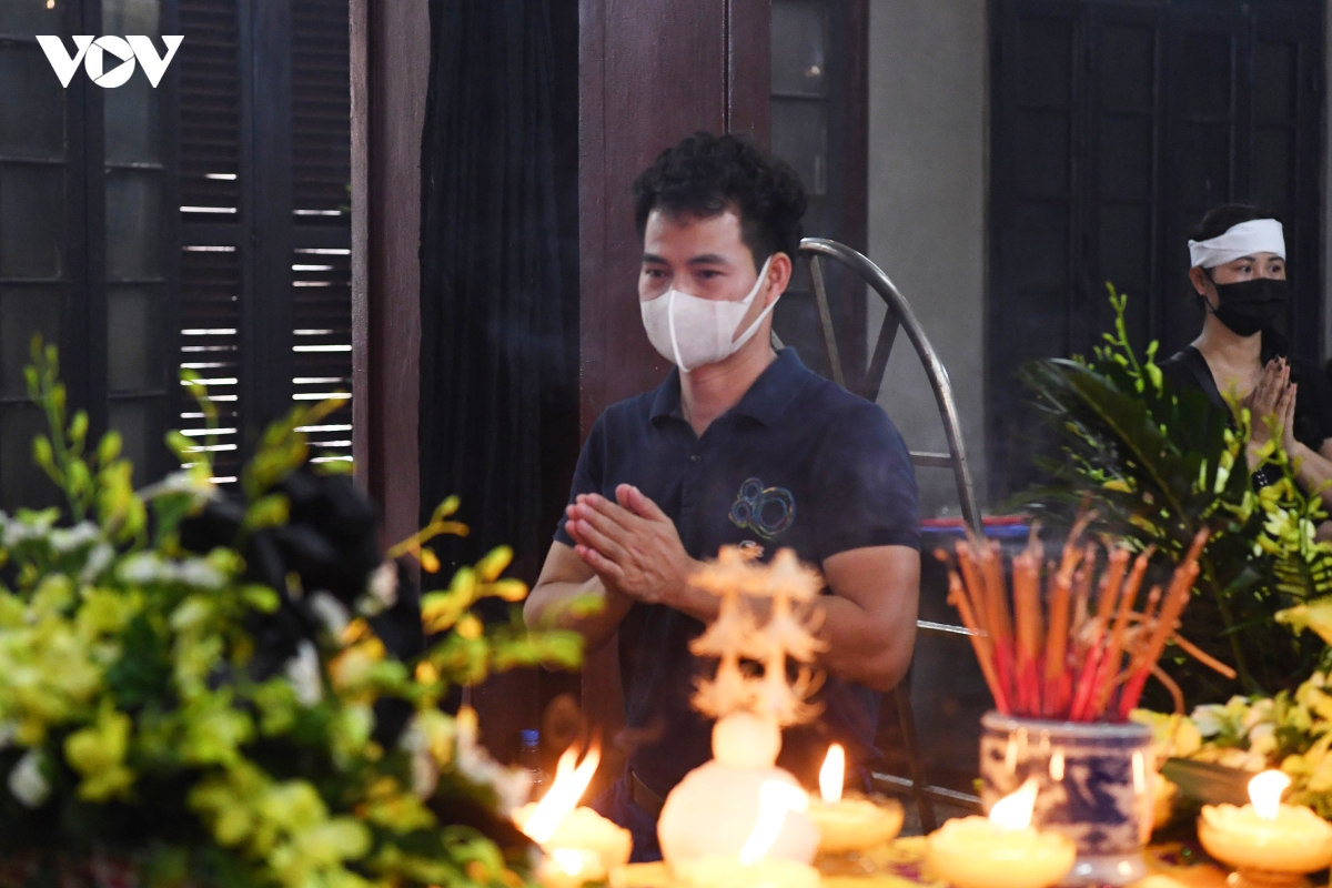 gia dinh, dong nghiep nghen ngao dua tien nsnd tran phuong ve dat me hinh anh 7