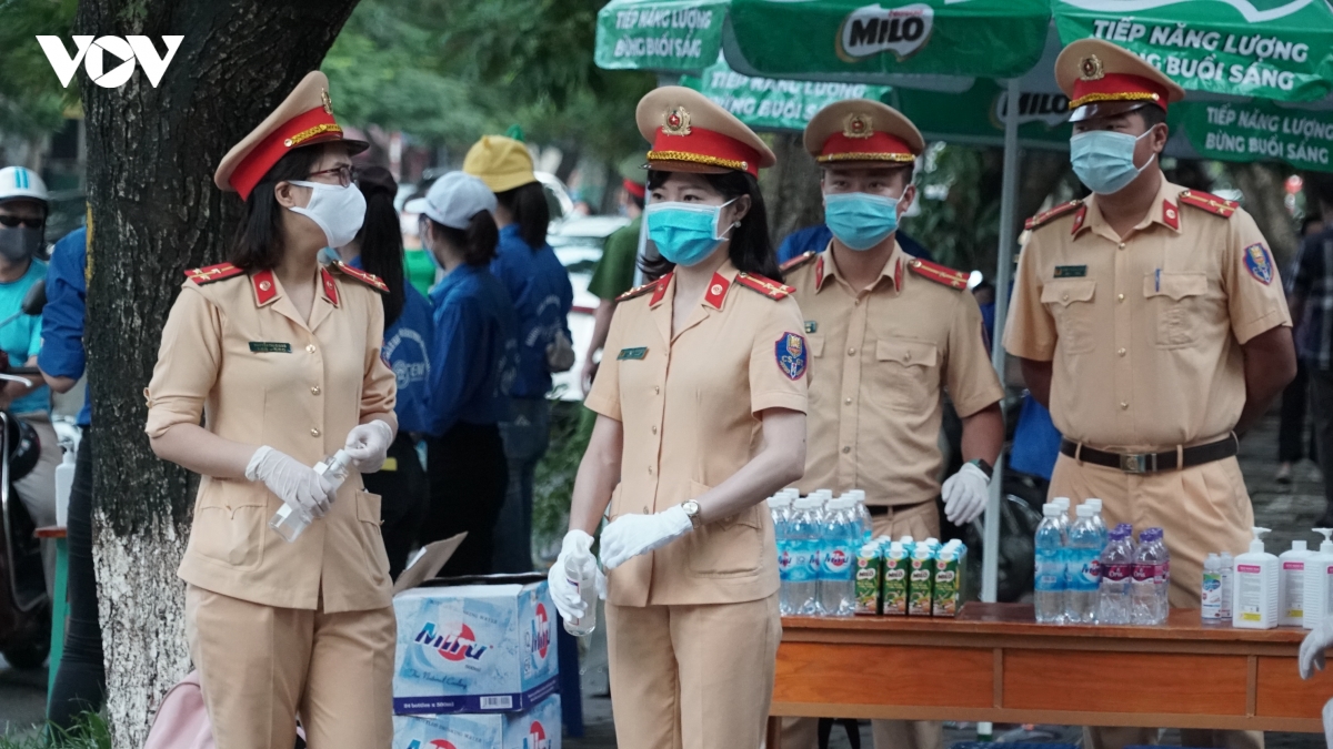 ha noi nhung nguoi hung tham lang cua ky thi tot nghiep thpt 2020 thoi covid-19 hinh anh 5