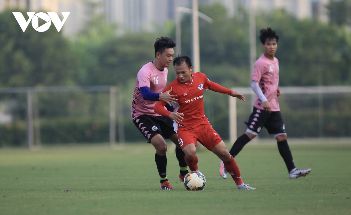 van hau tai xuat o vi tri trung ve giup ha noi fc da bai viettel hinh anh 4