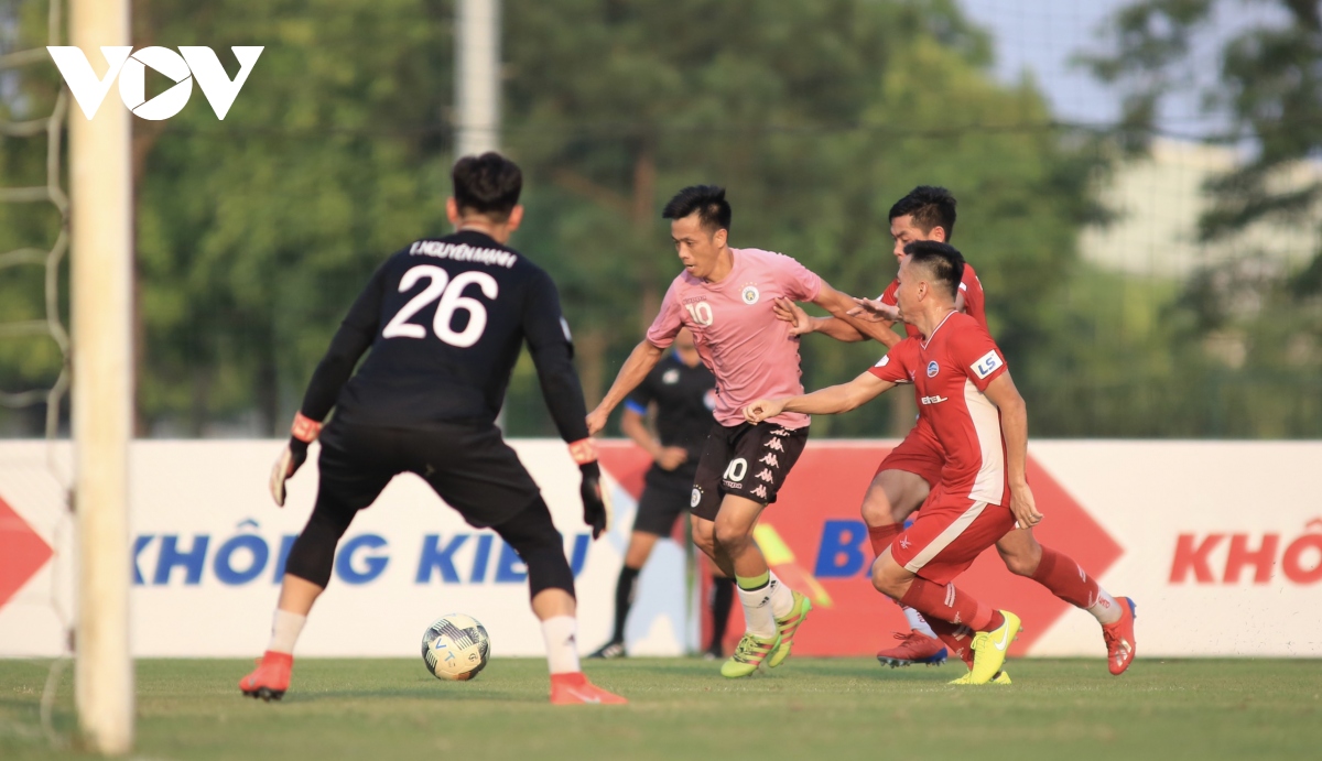 van hau tai xuat o vi tri trung ve giup ha noi fc da bai viettel hinh anh 6