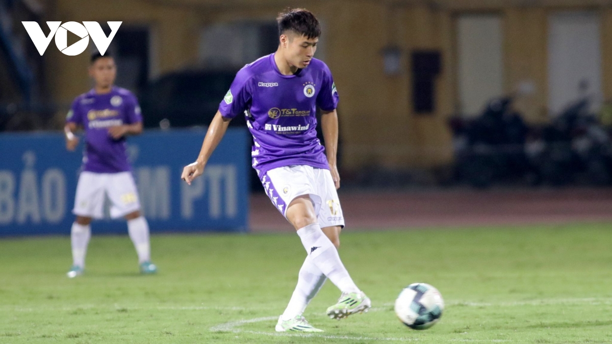 Sao mai Đặng Văn Tới của Hà Nội FC “thần tượng” Đình Trọng, thận trọng trước Quảng Nam